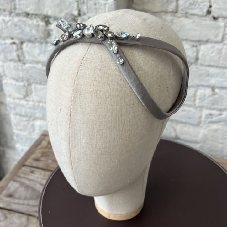 Cerchietto Eve Brodé in Raso Grigio Chiaro