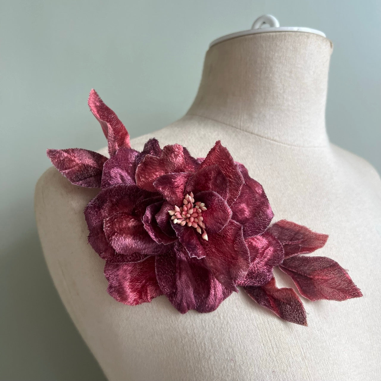 Gardenia Bordeaux in Velluto di Seta