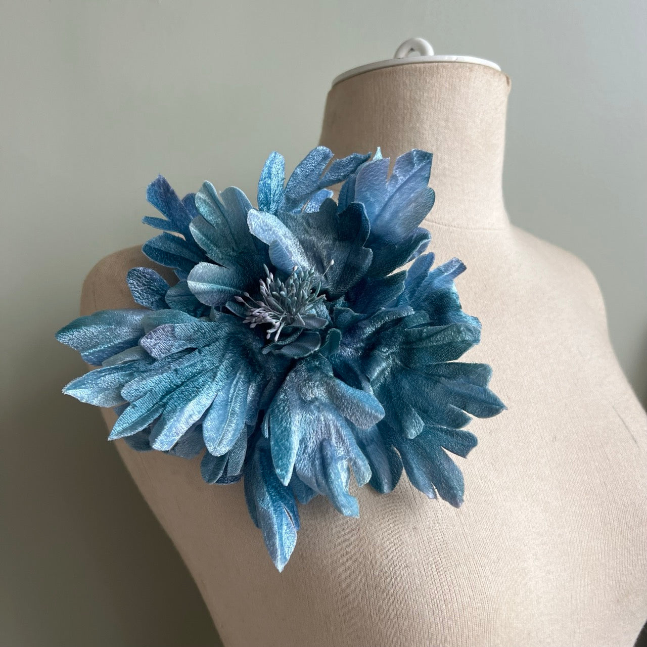 Anemone Azzurra in Velluto di Seta