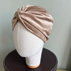 Turban en velours gris tourterelle