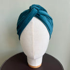 Turban en velours vert paon