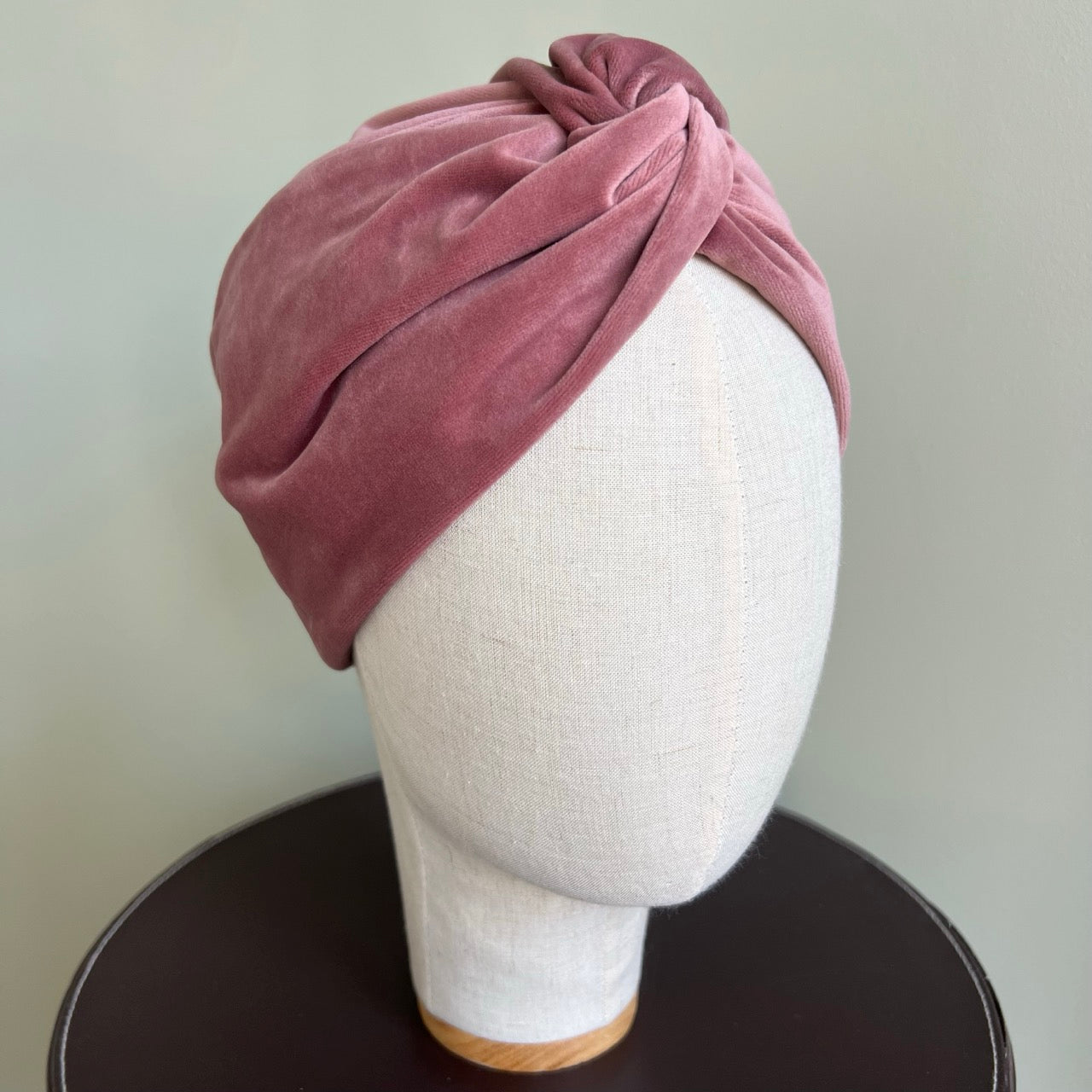 Turban en velours rose antique