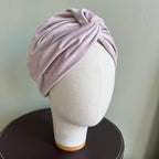 Turban en velours rose nude