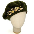 Béret vert militaire à motifs floraux