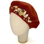 Béret couleur cuivre à motifs floraux