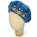 Basco Azzurro Con Elementi Floreali