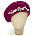 Béret fuchsia orné de cristaux