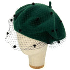 Béret vert foncé avec voile