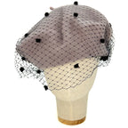Béret gris clair avec voile