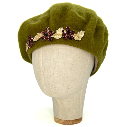 Béret vert clair orné de cristaux