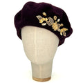 Béret violet aubergine foncé à motifs floraux