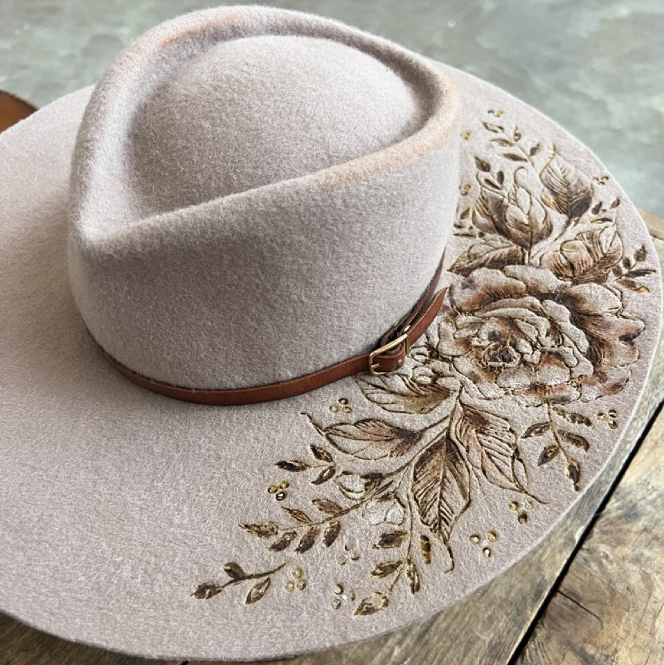 Cappello Fleurs Brûlées a Falda Larga Beige