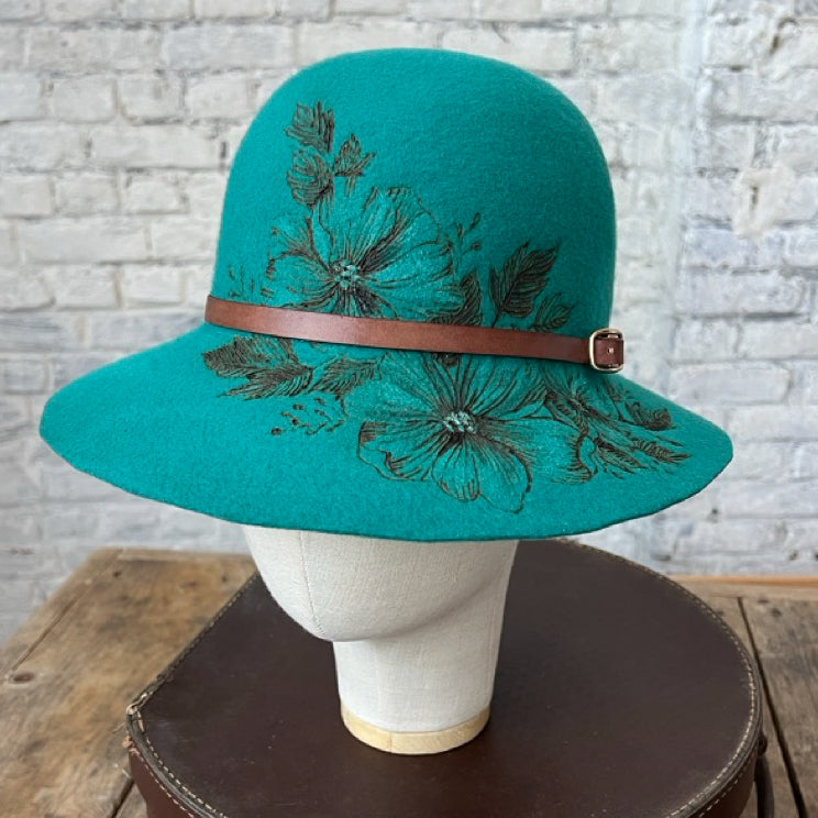 Cappello Fleurs Brûlées a Falda Stretta Pavone