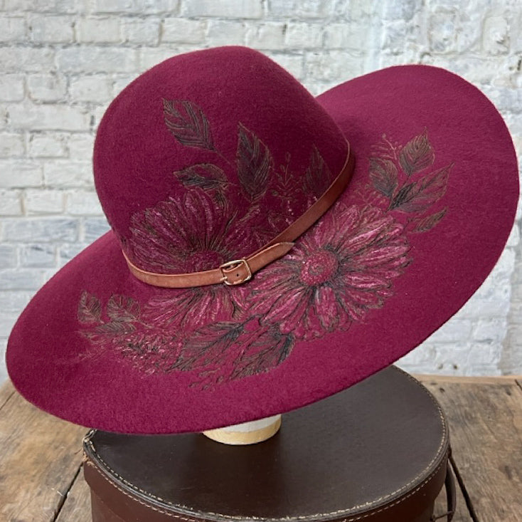 Cappello Fleurs Brûlées a Falda Larga Bordeaux