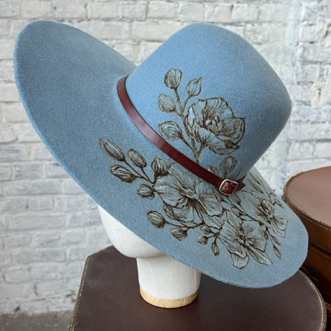 Cappello Fleurs Brûlées a Falda Larga Azzurro