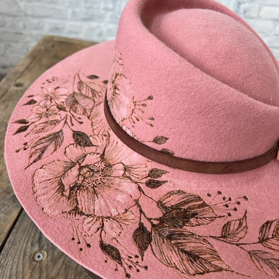 Cappello Fleurs Brûlées a Falda Larga Rosa Antico