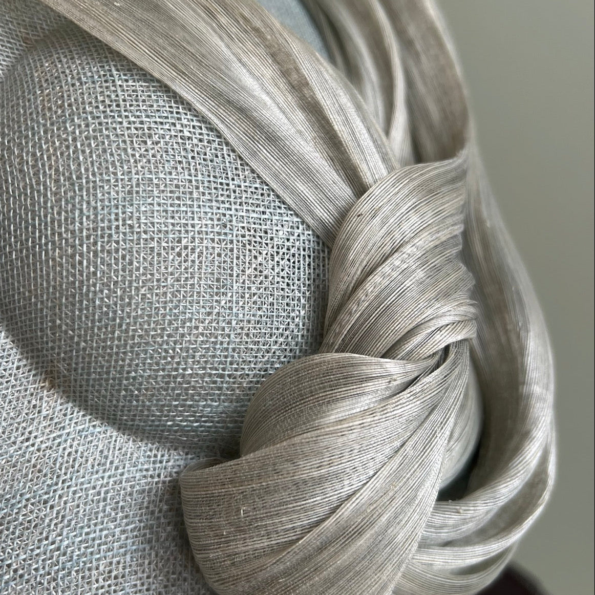 Soffio - Fascinator Grecale