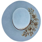 Cappello Fleurs Brûlées a Falda Larga Azzurro