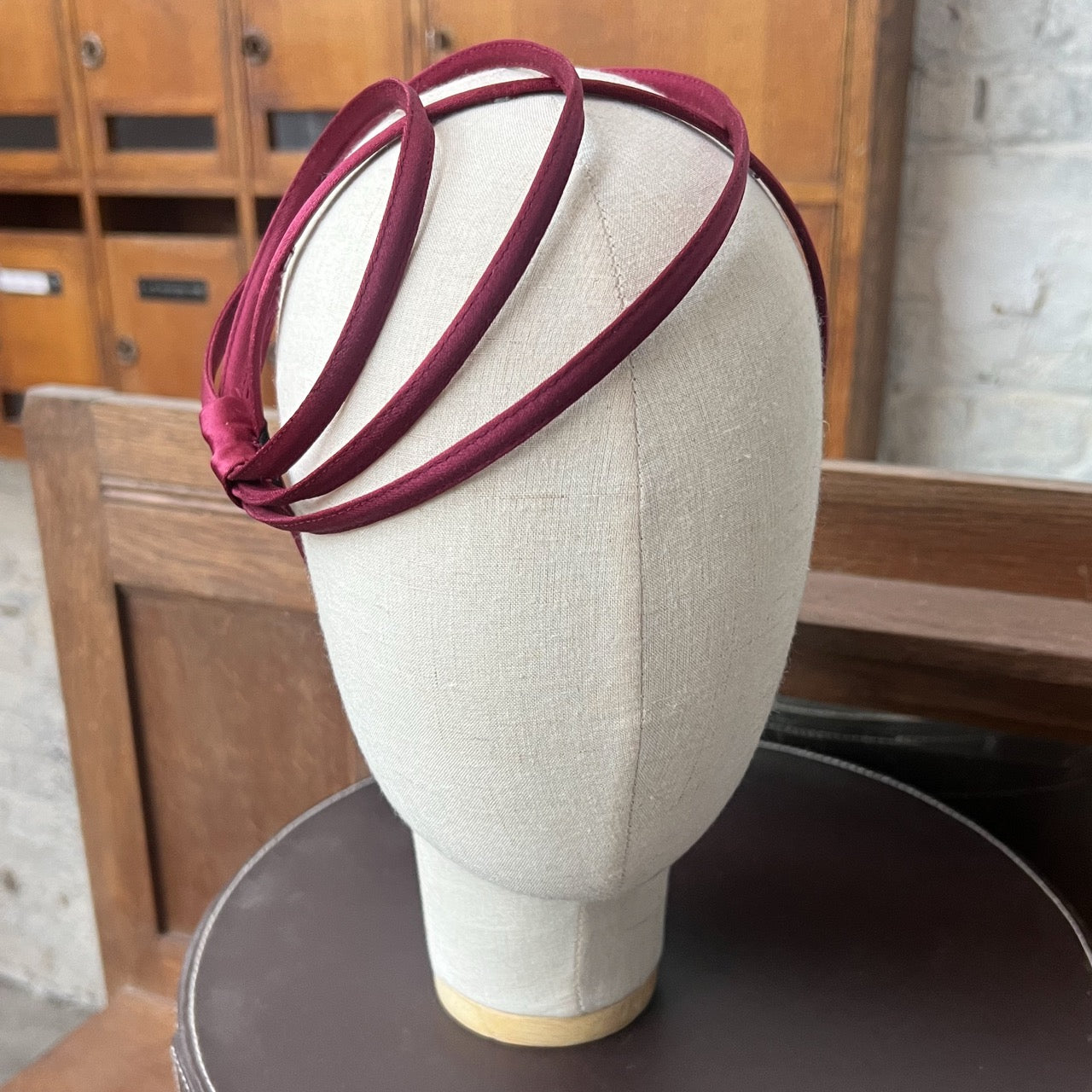 Cerchietto Ana in Raso Bordeaux