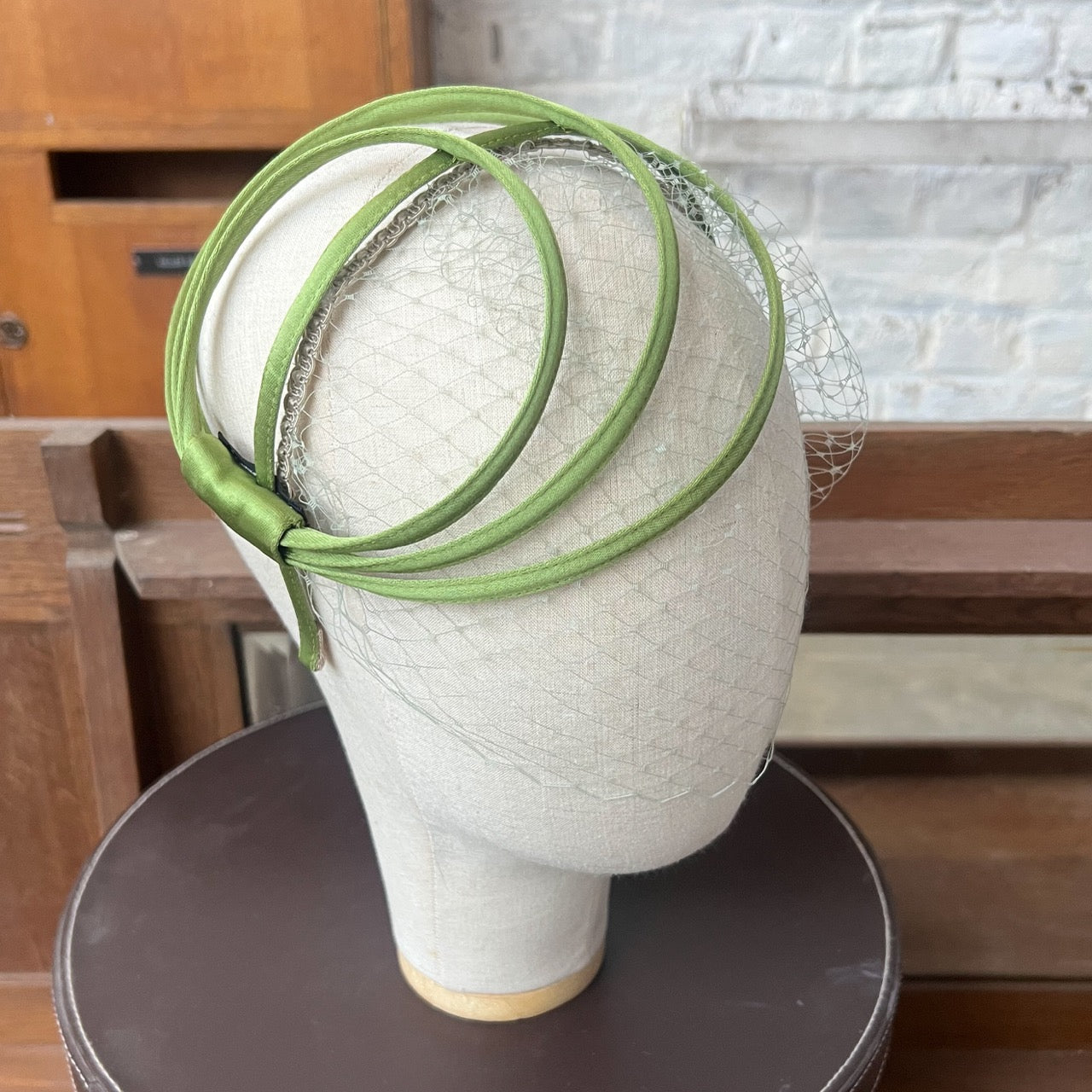 Cerchietto Ana in Raso Verde Pistacchio