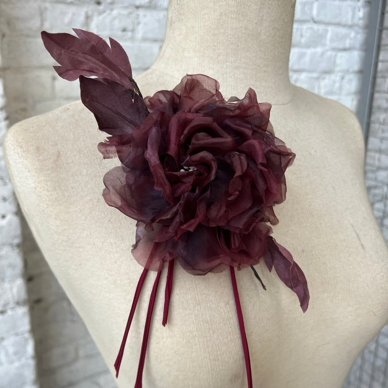 Rosa Carnosa Bordeaux Scuro in Seta