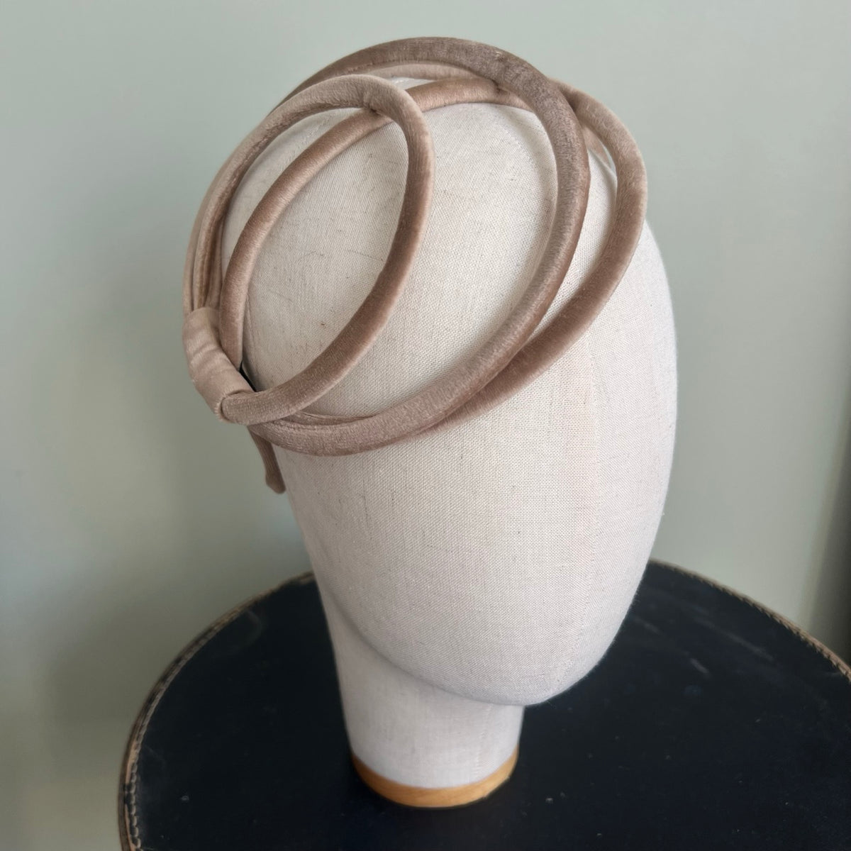 Cerchietto Ana in Velluto Beige Tortora