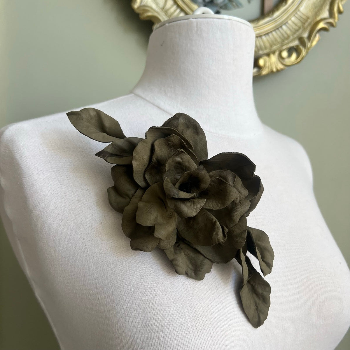 Smoky Khaki Gardenia in Genuine Leather