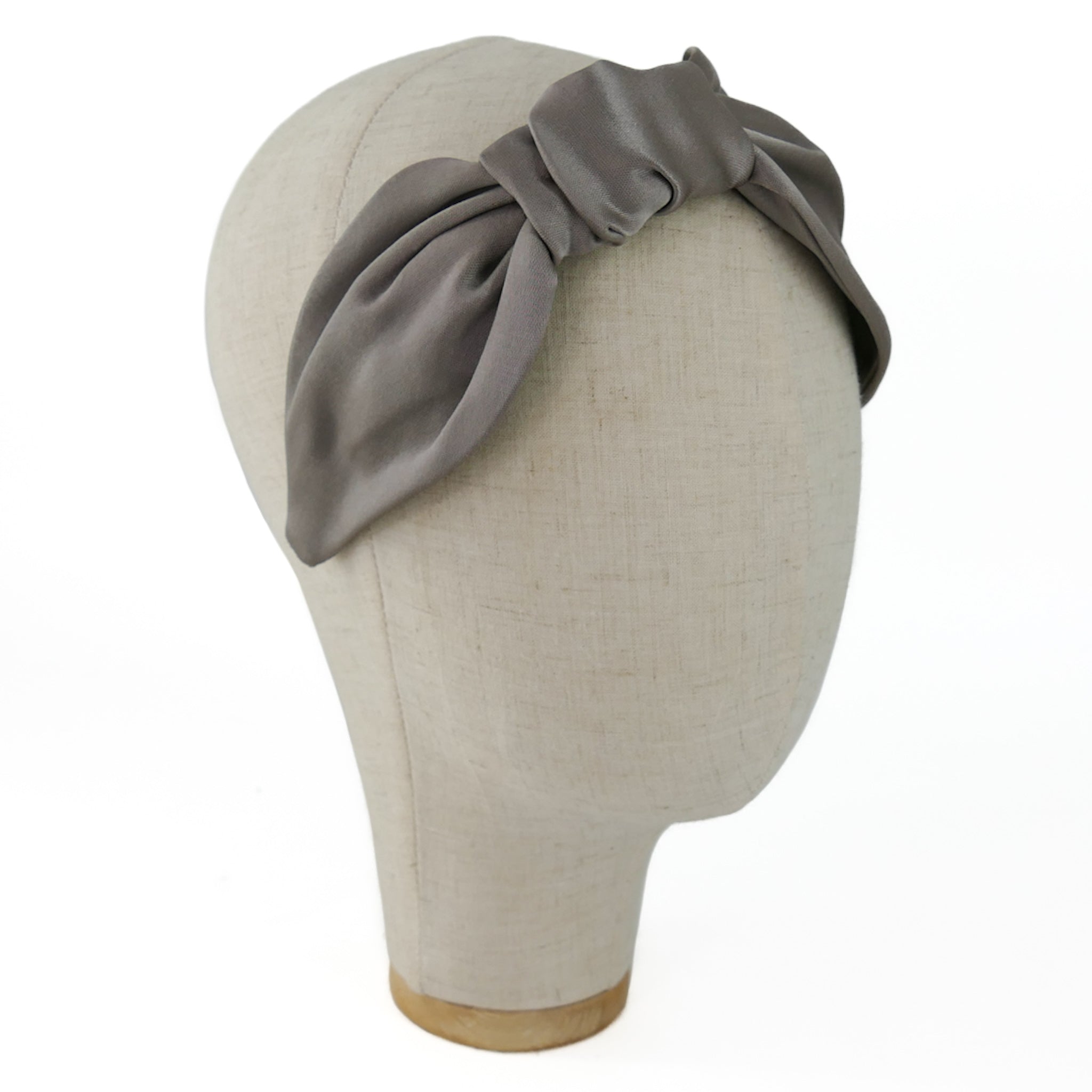 Serre-tête Vivien en satin gris colombe foncé