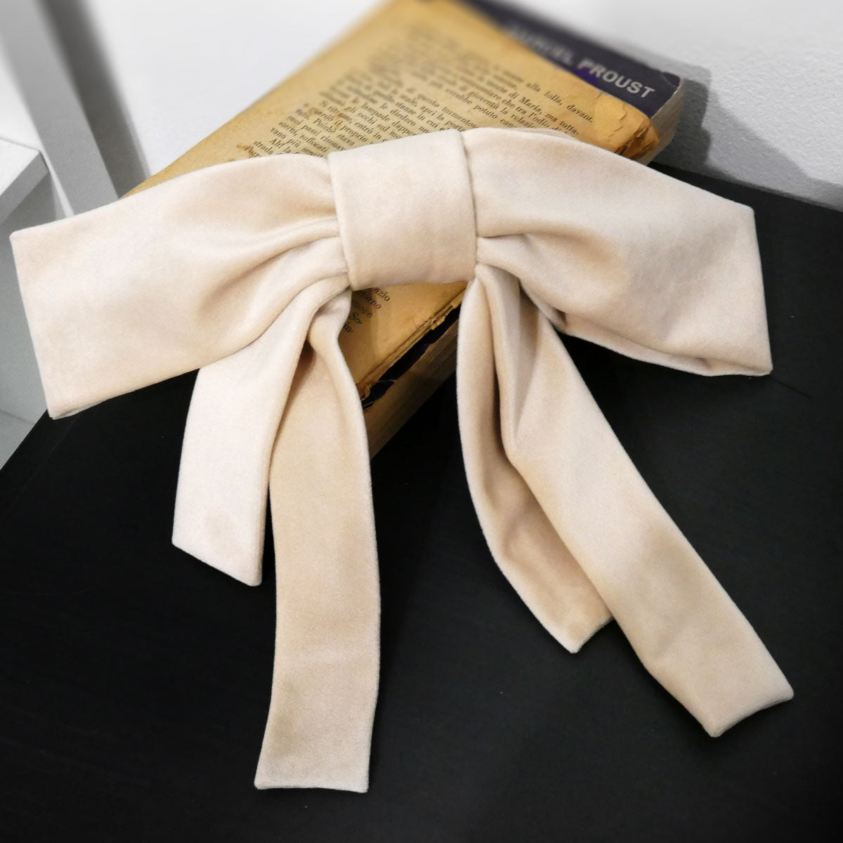Fiocco Dauphine in Velluto Beige Chiaro